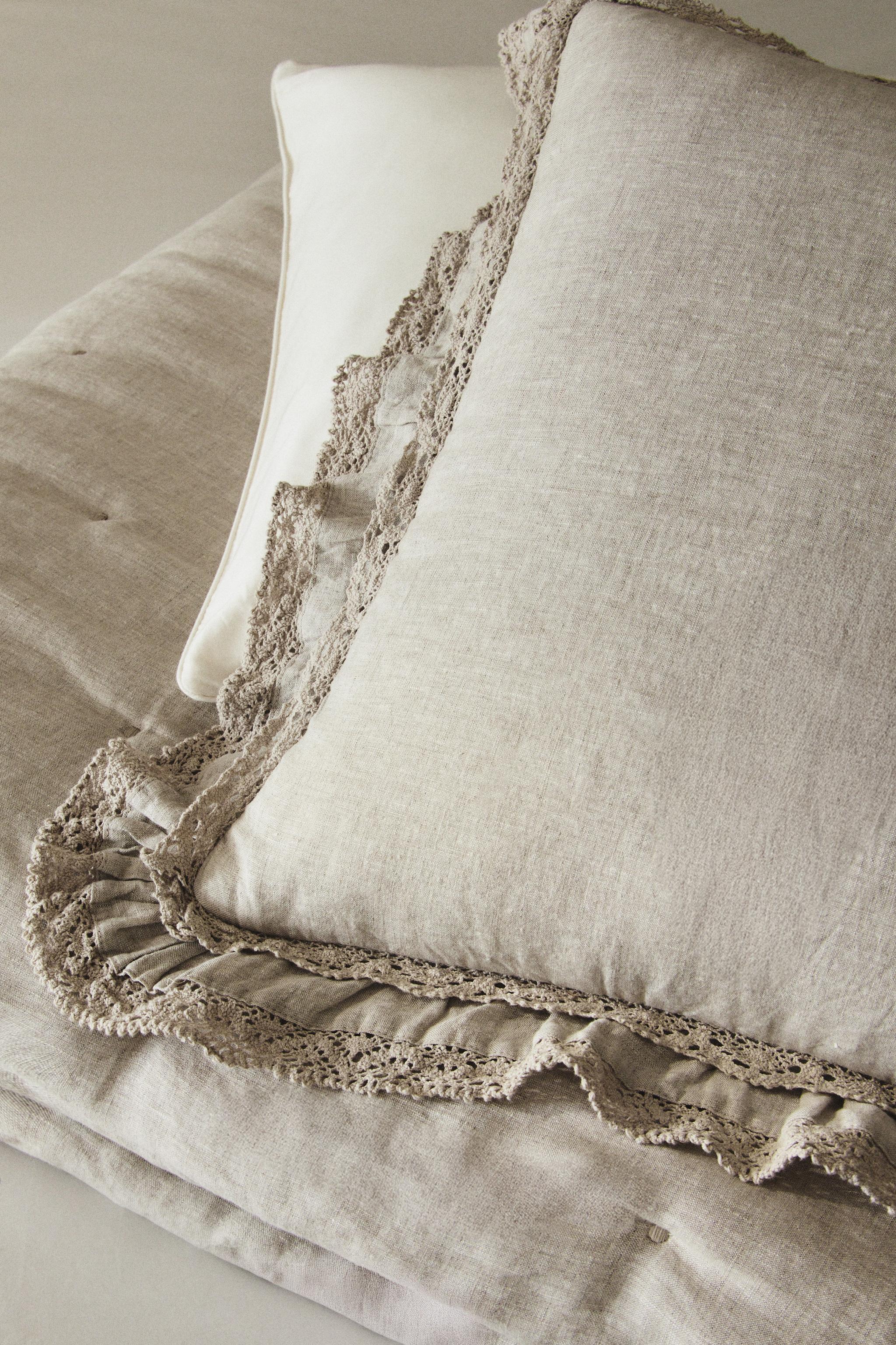 LINEN THROW PILLOW COVER FOR QUILTS WITH LACE TRIM